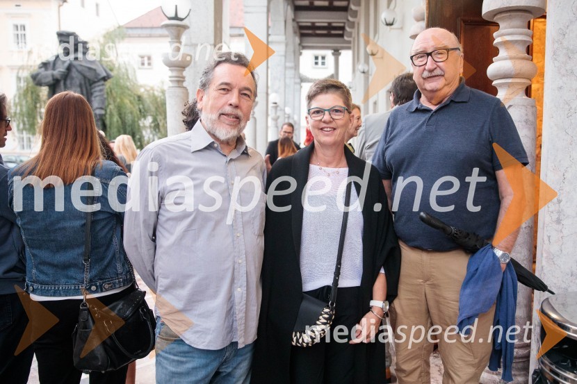  ... ;  Mirjam Dernovšek;  ... Vse zastonj! Vse zastonj!, Prešernovo gledališče Kranj, premiera