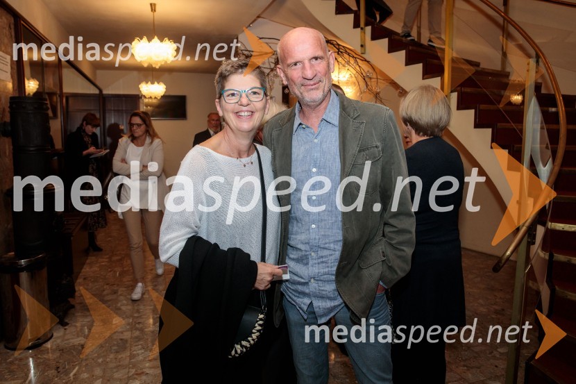  Mirjam Dernovšek;  ... Vse zastonj! Vse zastonj!, Prešernovo gledališče Kranj, premiera