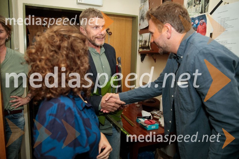  Borut  Veselko, igralec;  Marko Bratuš, umetniški vodja SNG Nova GoricaVse zastonj! Vse zastonj!, Prešernovo gledališče Kranj, premiera