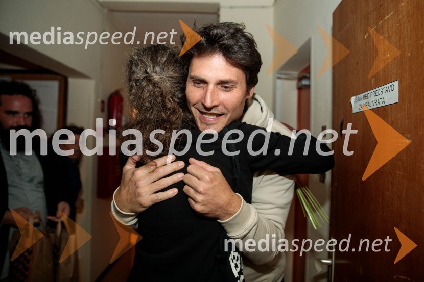 Vse zastonj! Vse zastonj!, Prešernovo gledališče Kranj, premiera