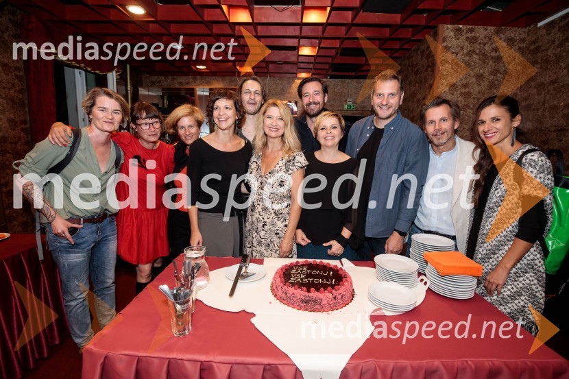  ... ;  ... ;  ... ;  Ajda Valcl, režiserka;  Blaž Setnikar, igralec;  Vesna Pernarčič, igralka;  Miha Rodman, igralec;  Vesna  Slapar, igralka;  Marko Bratuš, umetniški vodja SNG Nova Gorica;  Aljoša Ternovšek, igralec;  ... Vse zastonj! Vse zastonj!, Prešernovo gledališče Kranj, premiera
