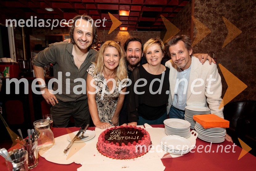  Blaž Setnikar, igralec;  Vesna Pernarčič, igralka;  Miha Rodman, igralec;  Vesna  Slapar, igralka;  Aljoša Ternovšek, igralecVse zastonj! Vse zastonj!, Prešernovo gledališče Kranj, premiera