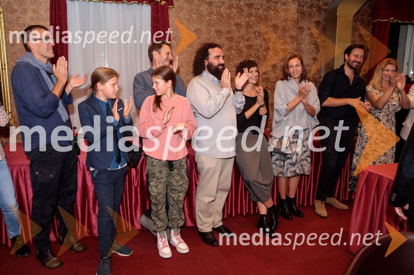  ... ;  ... ;  ... ;  ... ;   Jure Novak, režiser, direktor, Prešernovo gledališče Kranj;  Ajda Valcl, režiserka;  ... ;  Miha Rodman, igralec;  Vesna Pernarčič, igralkaVse zastonj! Vse zastonj!, Prešernovo gledališče Kranj, premiera