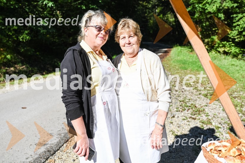Članice Društva kmetic AjdaTrail Rudnica, druženje in zabava s skupino Donačka & Barbara