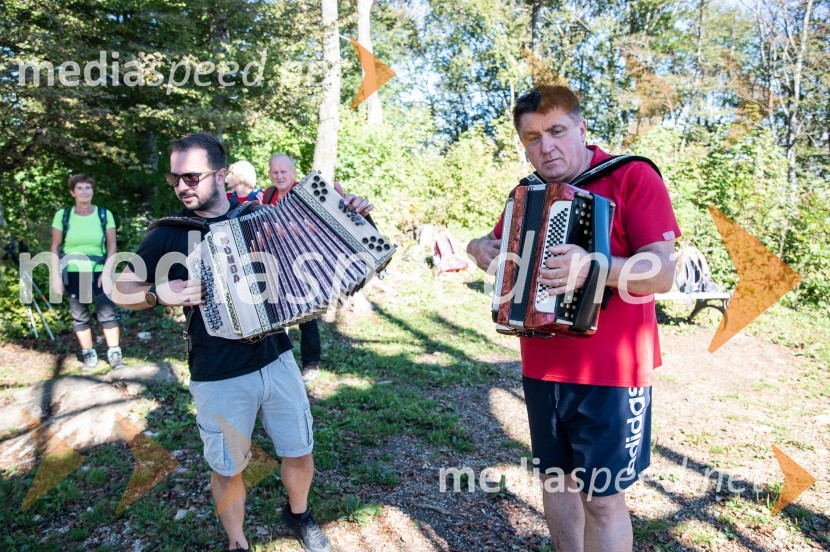  Davor Pušnik, voditelj jutranjega programa, Štajerski val;  Peter Misja, župan, Občina Podčetrtek, predsednik Turistične zveze SlovenijeTrail Rudnica, druženje in zabava s skupino Donačka & Barbara