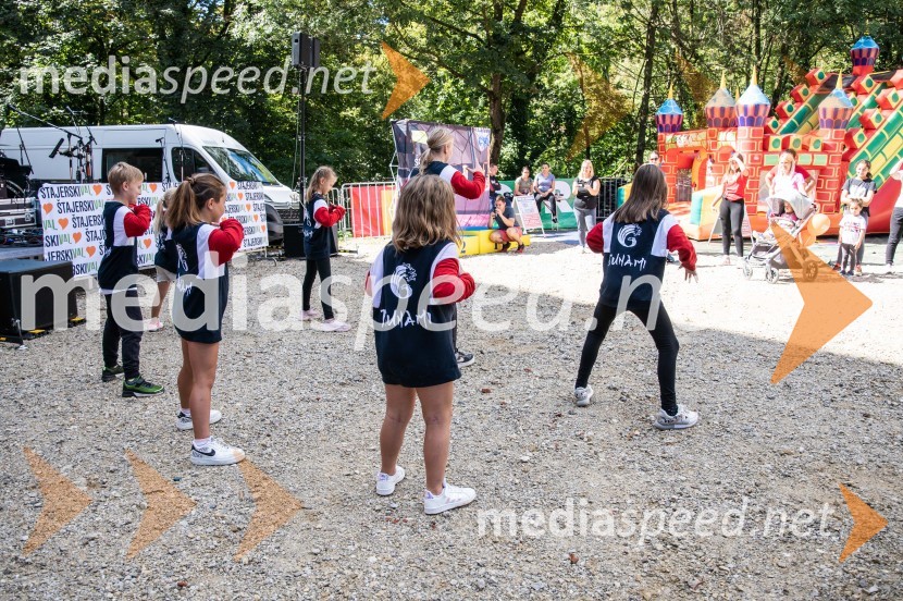 Plesna šola PROM ZvončicaTrail Rudnica, druženje in zabava s skupino Donačka & Barbara