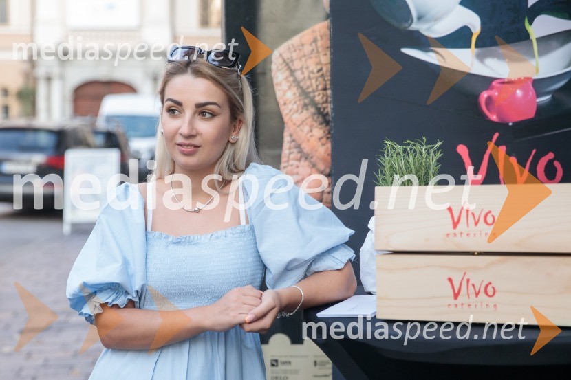 V objemu Lahinje, tamburaška opera