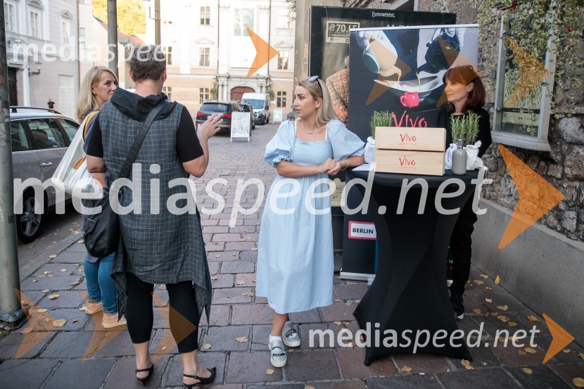 V objemu Lahinje, tamburaška opera