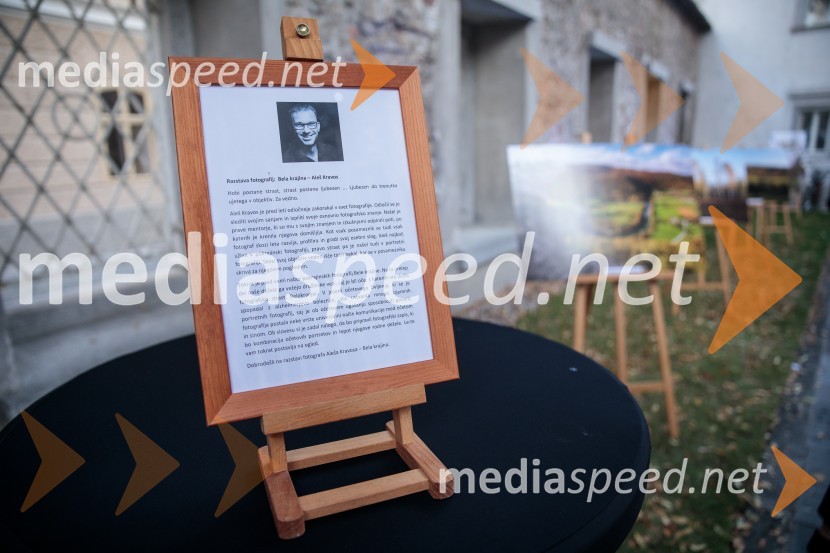 V objemu Lahinje, tamburaška opera