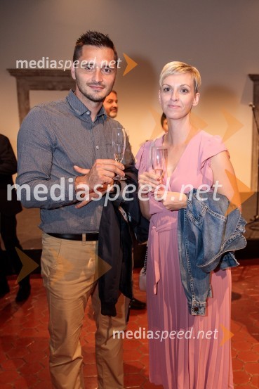 V objemu Lahinje, tamburaška opera