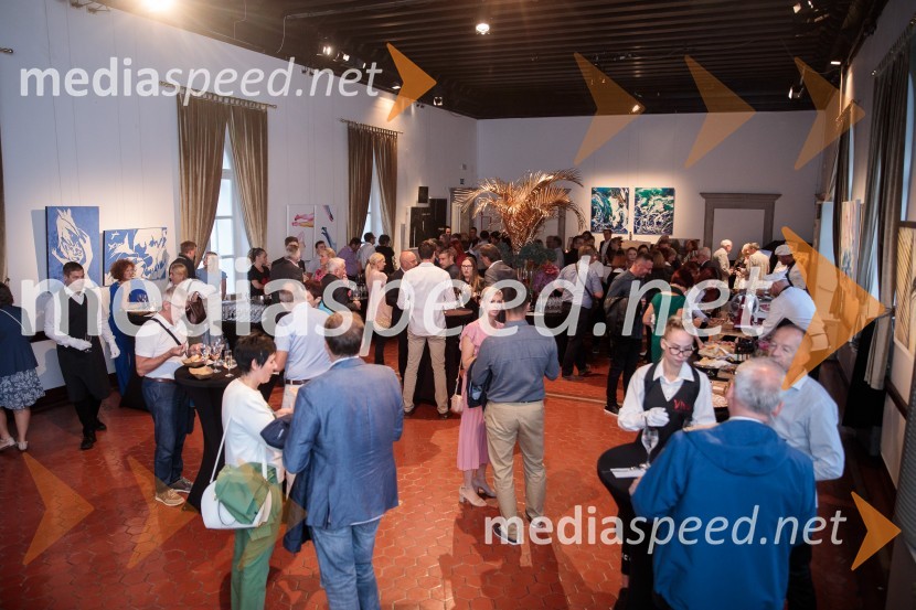 V objemu Lahinje, tamburaška opera