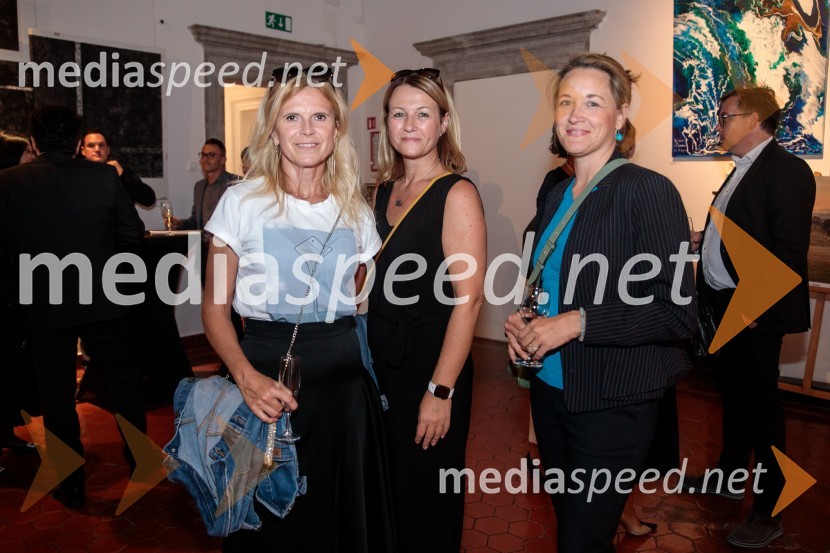 V objemu Lahinje, tamburaška opera