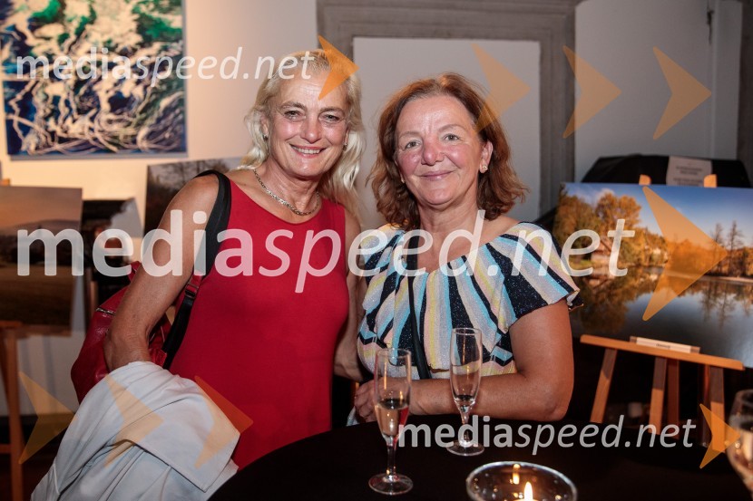 V objemu Lahinje, tamburaška opera