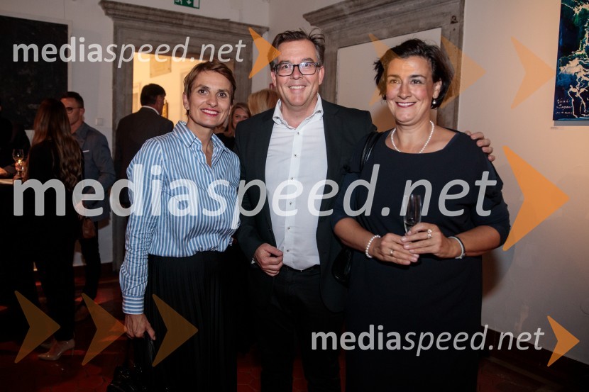 V objemu Lahinje, tamburaška opera