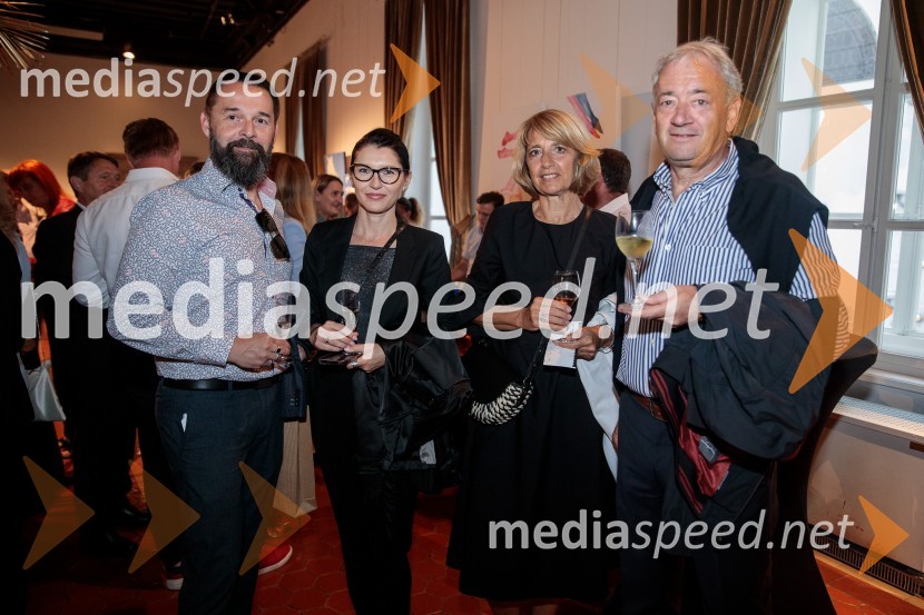 V objemu Lahinje, tamburaška opera