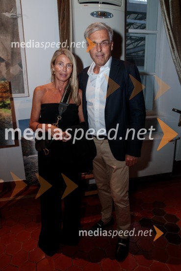  ... ; mag. Črtomir Remec, direktor Stanovanjskega sklada RSV objemu Lahinje, tamburaška opera