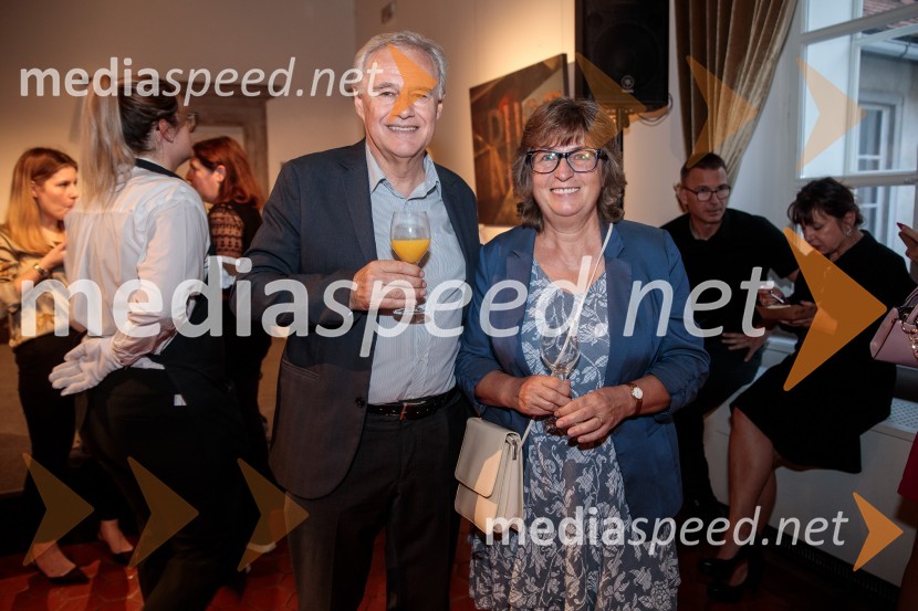 V objemu Lahinje, tamburaška opera