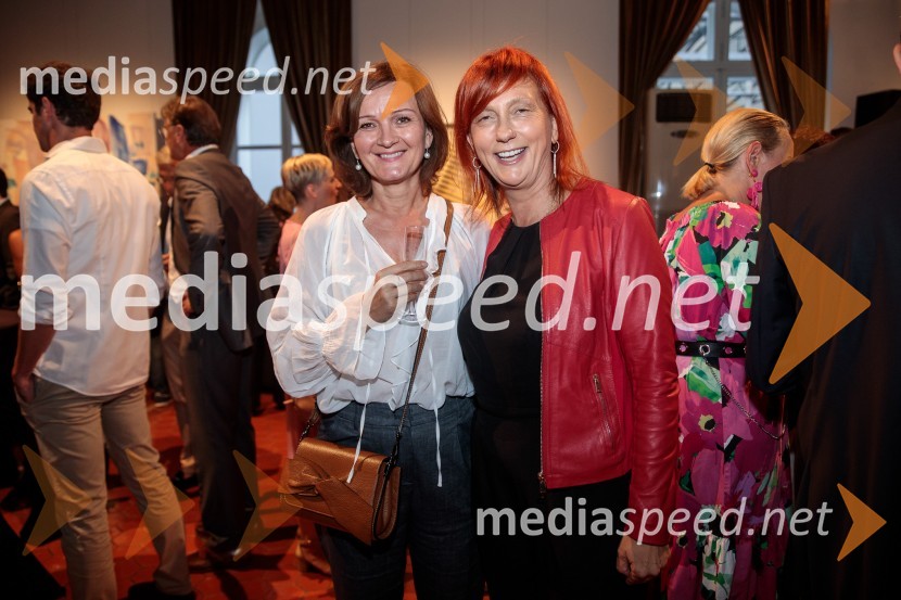  ... ;  Jerneja  Kamnikar, ustanoviteljica in direktorica Vivo CateringV objemu Lahinje, tamburaška opera