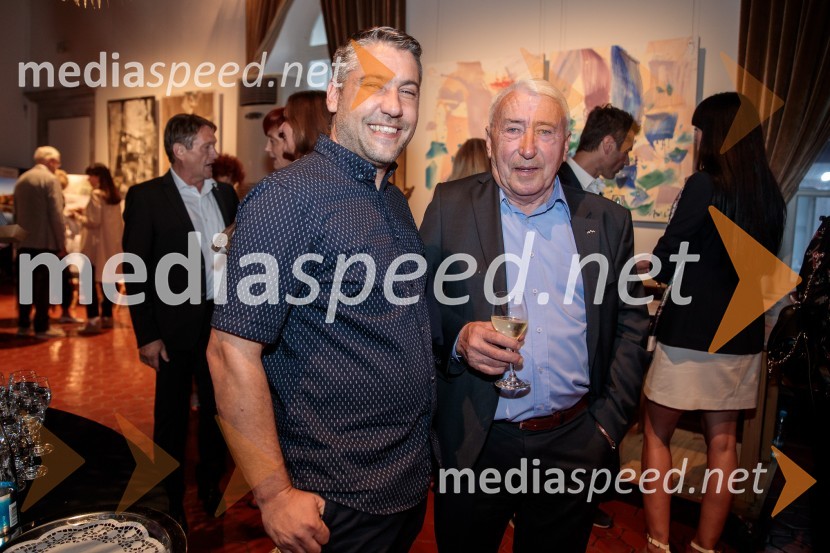 V objemu Lahinje, tamburaška opera