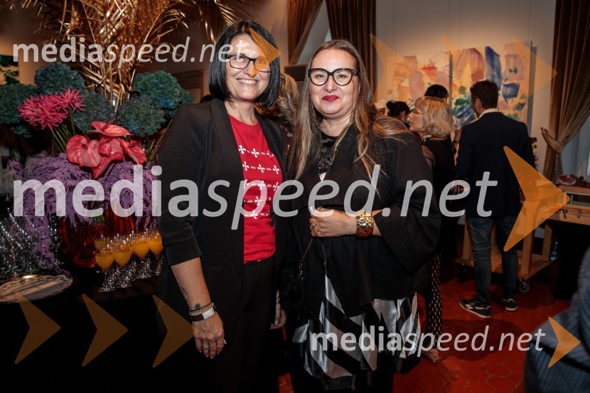  Barbara Papež Lavrič, direktorica RIC Bela Krajina;  ... V objemu Lahinje, tamburaška opera