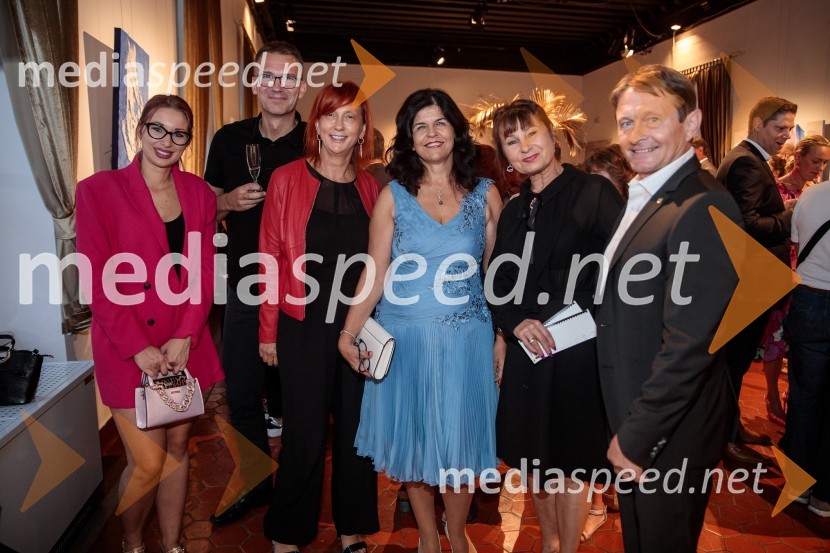  ... ;  ... ;  Jerneja  Kamnikar, ustanoviteljica in direktorica Vivo Catering;  Vesna Južna, lastnica podjetja Lisca;  Violeta Tomić, nekdanja poslanka Državnega zbora Republike Slovenije;  Andrej Kavšek, župan, Občina ČrnomeljV objemu Lahinje, tamburaška opera