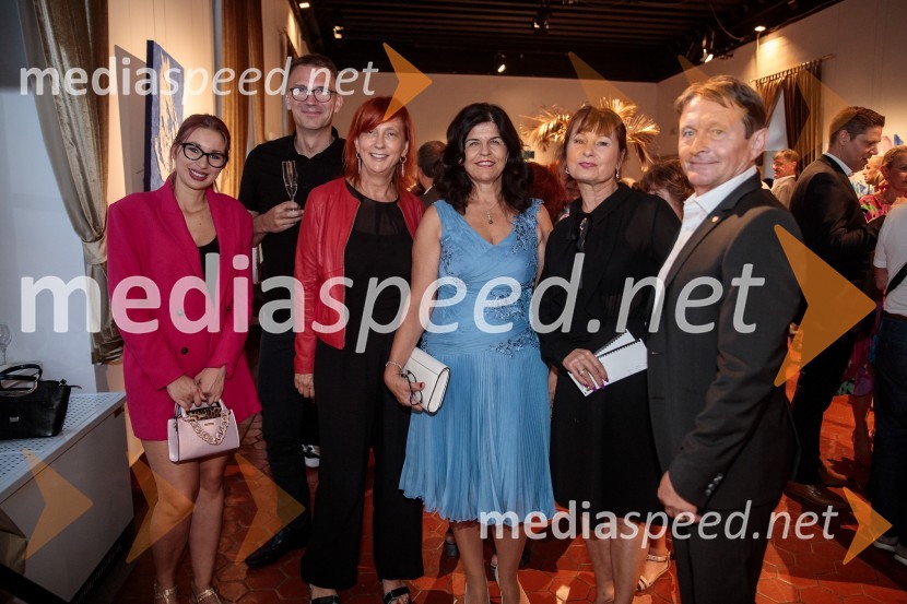  ... ;  ... ;  Jerneja  Kamnikar, ustanoviteljica in direktorica Vivo Catering;  Vesna Južna, lastnica podjetja Lisca;  Violeta Tomić, Nekdanja poslanka Državnega zbora Republike Slovenije;  Andrej Kavšek, župan, Občina ČrnomeljV objemu Lahinje, tamburaška opera