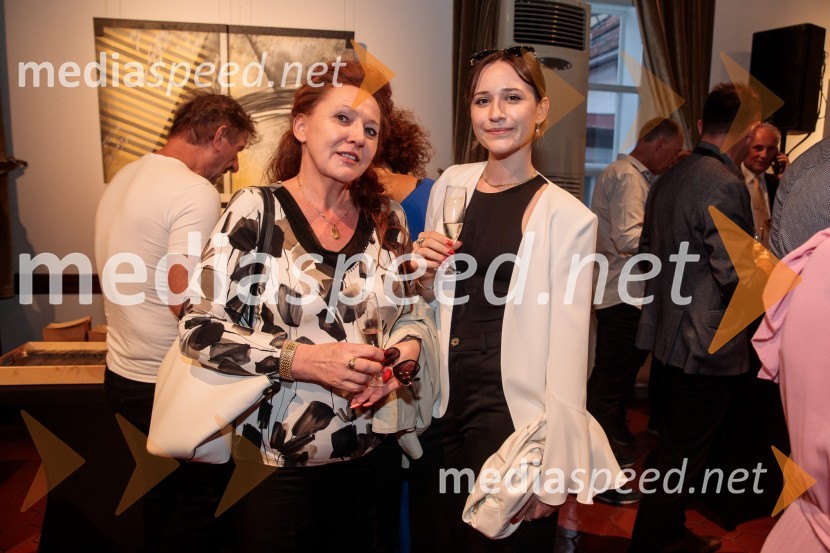 V objemu Lahinje, tamburaška opera