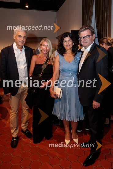 mag. Črtomir Remec, direktor Stanovanjskega sklada RS;  ... ;  Vesna Južna, lastnica podjetja Lisca;  Dari Južna,  lastnik podjetja LiscaV objemu Lahinje, tamburaška opera