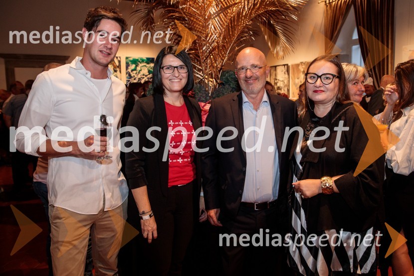 ... ;  Barbara Papež Lavrič, direktorica RIC Bela Krajina;  ... ;  ... V objemu Lahinje, tamburaška opera