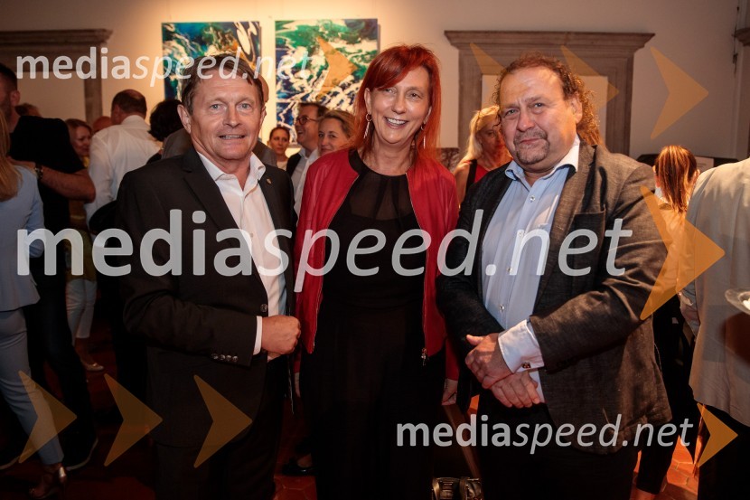  Andrej Kavšek, župan, Občina Črnomelj;  Jerneja  Kamnikar, ustanoviteljica in direktorica Vivo Catering;  Darko  Brlek, direktor in umetniški vodja, Festival LjubljanaV objemu Lahinje, tamburaška opera