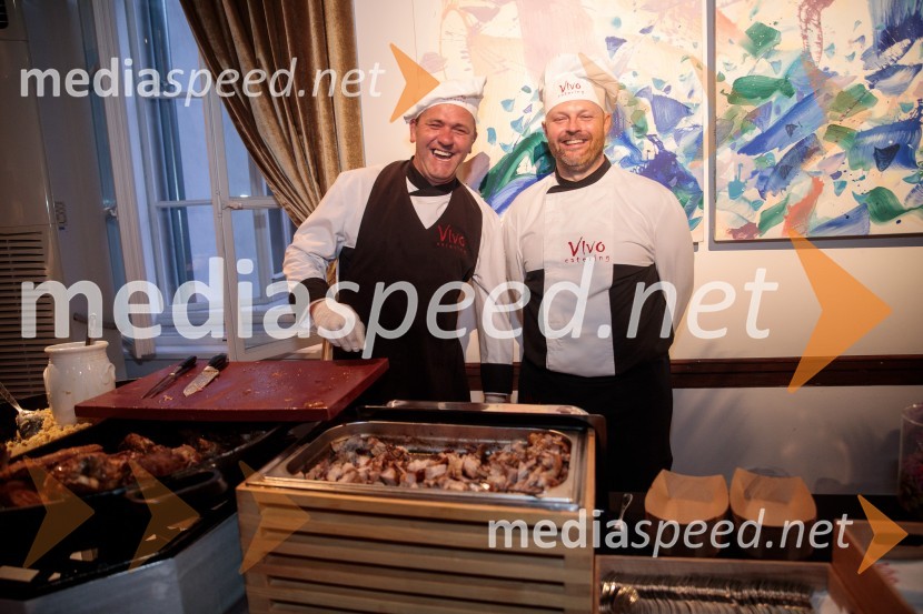 V objemu Lahinje, tamburaška opera