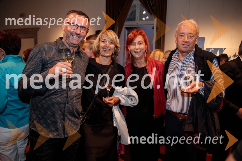  ... ;  ... ;  Jerneja  Kamnikar, ustanoviteljica in direktorica Vivo Catering;  ... V objemu Lahinje, tamburaška opera