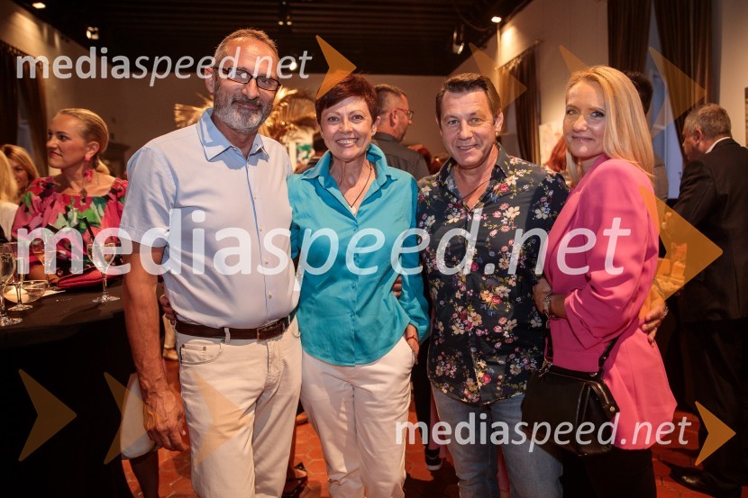  Andrej Demšar;  Saša  Einsiedler, mentorica za uspeh;  Marko Vozelj, pevec;  Tina VozeljV objemu Lahinje, tamburaška opera