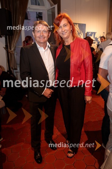  Andrej Kavšek, župan, Občina Črnomelj;  Jerneja  Kamnikar, ustanoviteljica in direktorica Vivo CateringV objemu Lahinje, tamburaška opera