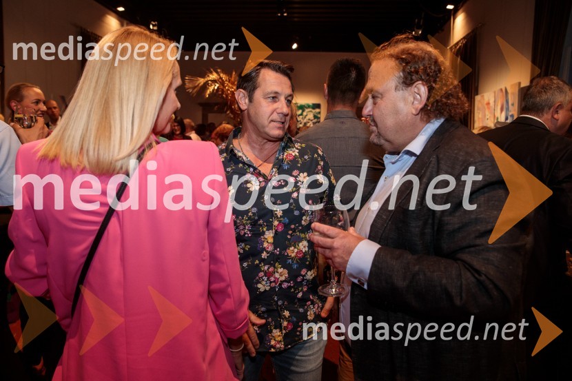  Tina Vozelj;  Marko Vozelj, pevec;  Darko  Brlek, direktor in umetniški vodja, Festival LjubljanaV objemu Lahinje, tamburaška opera