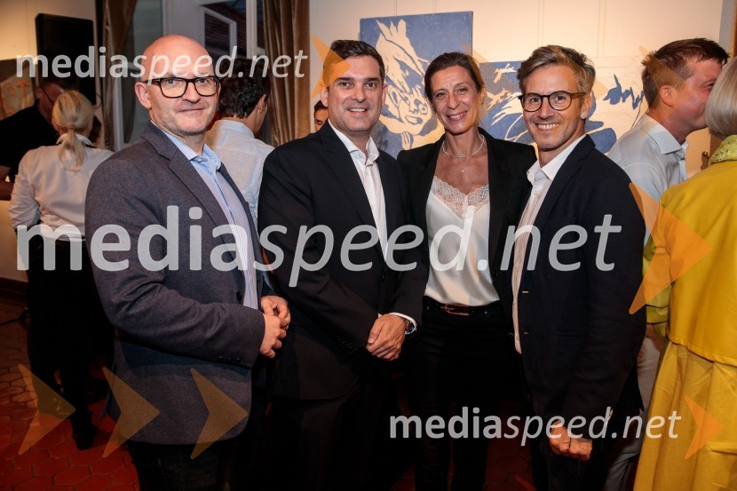  Matej Knific, Imperial Luxury Travel Solutions ;  Mattej Valenčič, Imperial Luxury Travel Solutions ;  ... ;  ... V objemu Lahinje, tamburaška opera