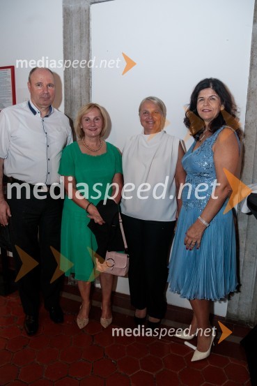  ... ;  ... ;  ... ;  Vesna Južna, lastnica podjetja LiscaV objemu Lahinje, tamburaška opera