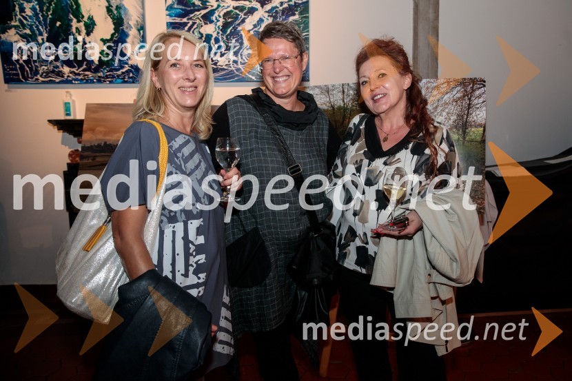 V objemu Lahinje, tamburaška opera