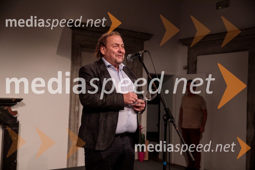  Darko  Brlek, direktor in umetniški vodja, Festival LjubljanaV objemu Lahinje, tamburaška opera