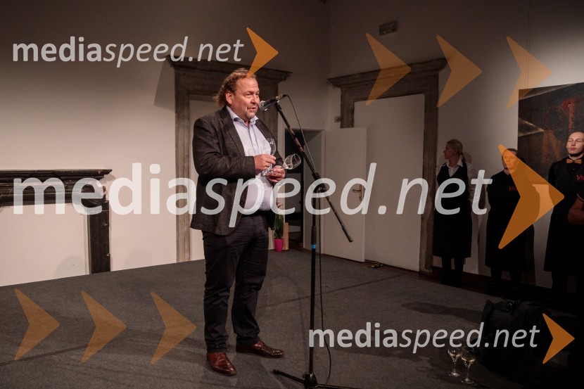  Darko  Brlek, direktor in umetniški vodja, Festival LjubljanaV objemu Lahinje, tamburaška opera