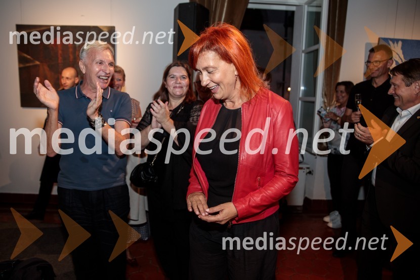  Jerneja  Kamnikar, ustanoviteljica in direktorica Vivo CateringV objemu Lahinje, tamburaška opera