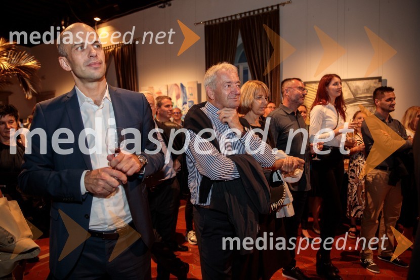 V objemu Lahinje, tamburaška opera