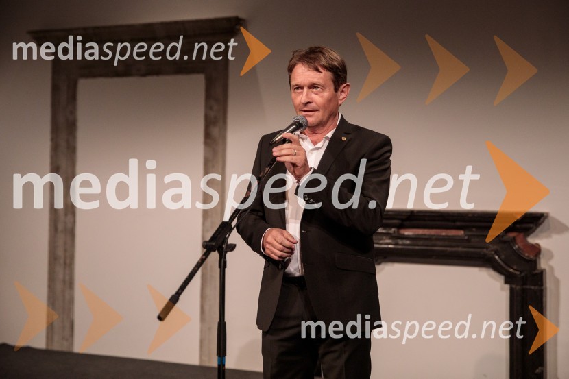  Andrej Kavšek, župan, Občina ČrnomeljV objemu Lahinje, tamburaška opera