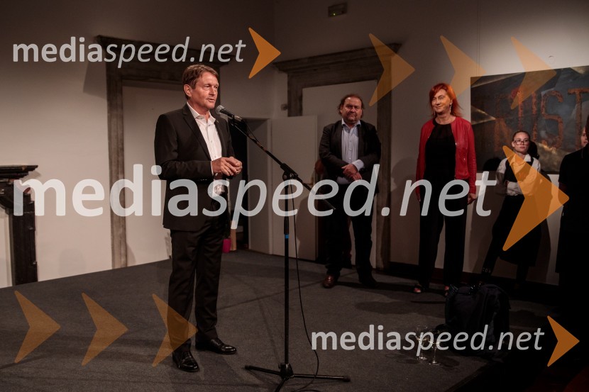  Andrej Kavšek, župan, Občina Črnomelj;  Darko  Brlek, direktor in umetniški vodja, Festival Ljubljana;  Jerneja  Kamnikar, ustanoviteljica in direktorica Vivo CateringV objemu Lahinje, tamburaška opera