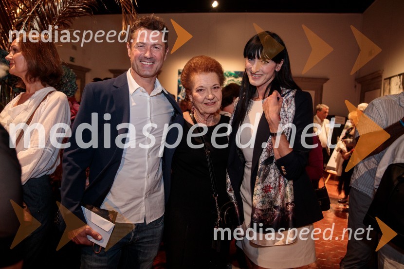  ... ;  Elza Budau, slovenska tekstopiska, pesnica in pisateljica;  ... V objemu Lahinje, tamburaška opera