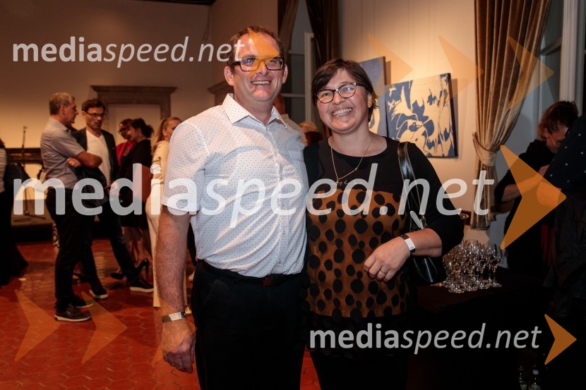 V objemu Lahinje, tamburaška opera