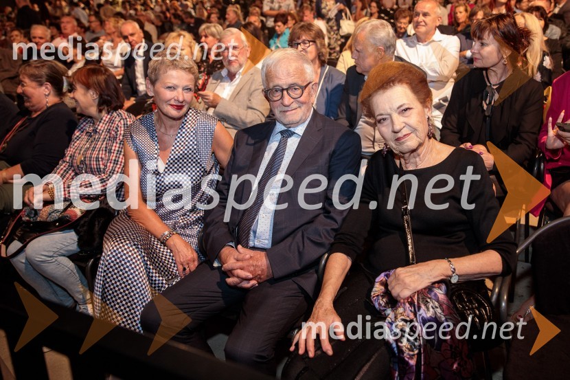  Rija Čič; dr. Peter  Čeferin, pravnik, pisatelj;  Elza Budau, slovenska tekstopiska, pesnica in pisateljicaV objemu Lahinje, tamburaška opera