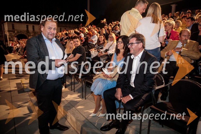  Darko  Brlek, direktor in umetniški vodja, Festival Ljubljana;  Vesna Južna, lastnica podjetja Lisca;  Dari Južna,  lastnik podjetja LiscaV objemu Lahinje, tamburaška opera