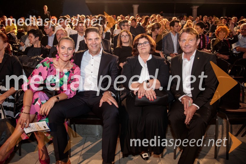  Nikolina Rozman;  Rok Rozman;  ... ;  Andrej Kavšek, župan, Občina ČrnomeljV objemu Lahinje, tamburaška opera