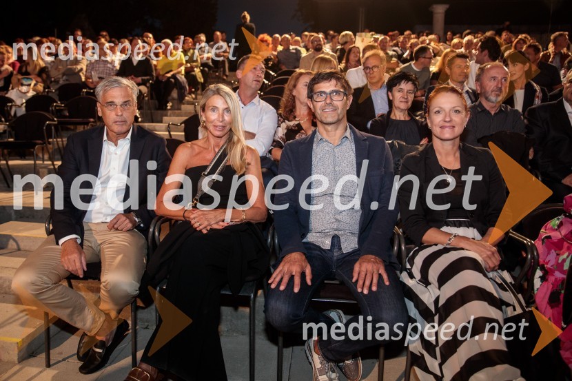 mag. Črtomir Remec, direktor Stanovanjskega sklada RS;  ... ;  Matjaž Rakovec, župan Mestne občine Kranj;  Urša Manček Rakovec, marketing, RTV SlovenijaV objemu Lahinje, tamburaška opera